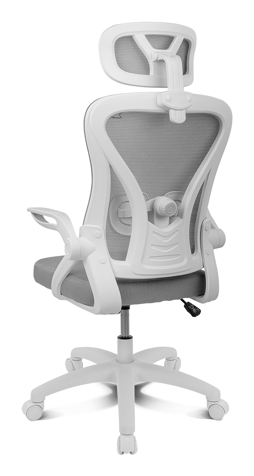 Una silla de oficina blanca con respaldo de malla y reposacabezas ajustable.
