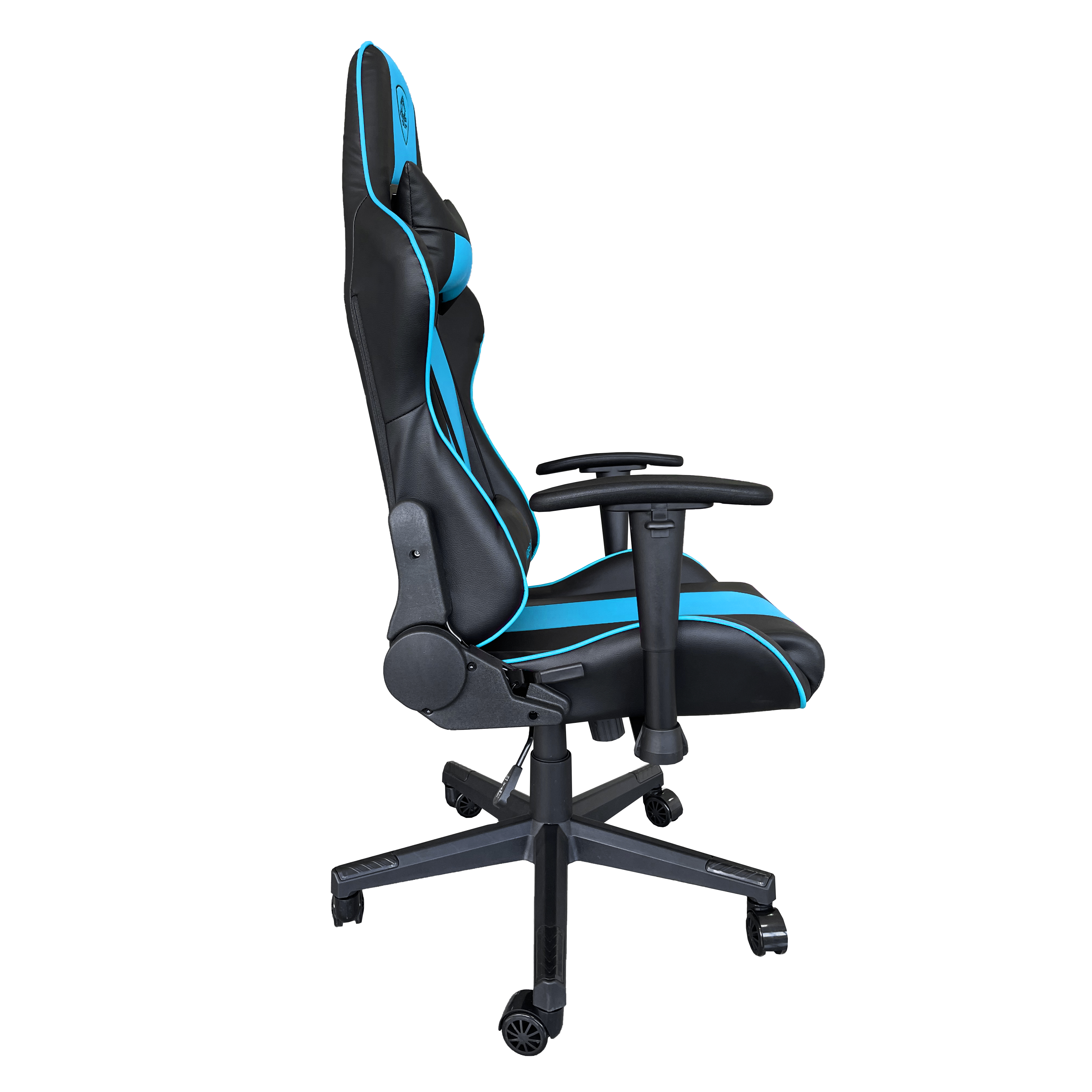 Sedia da gaming nera con accenti blu e ruote.