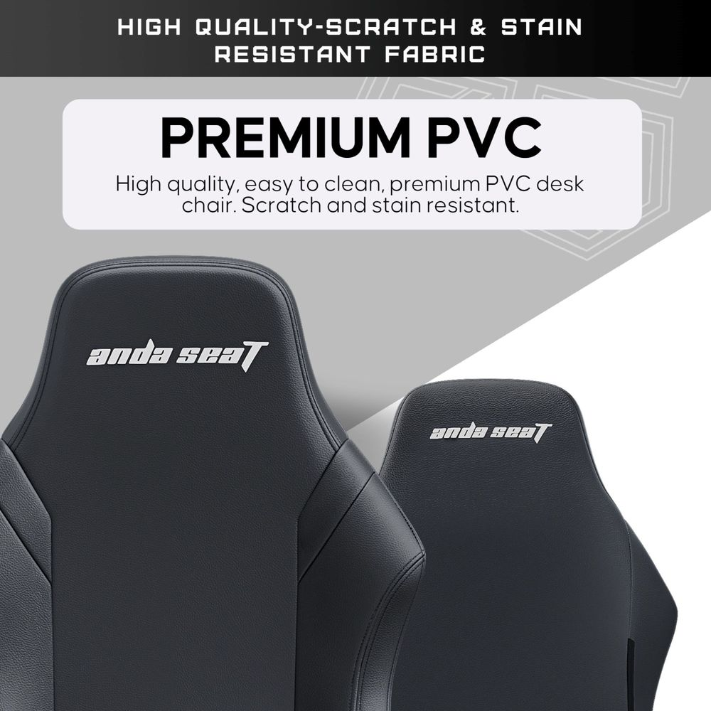 Zwei schwarze Anda Seat Stühle mit Logos, aus hochwertigem PVC, kratz- und schmutzabweisend.