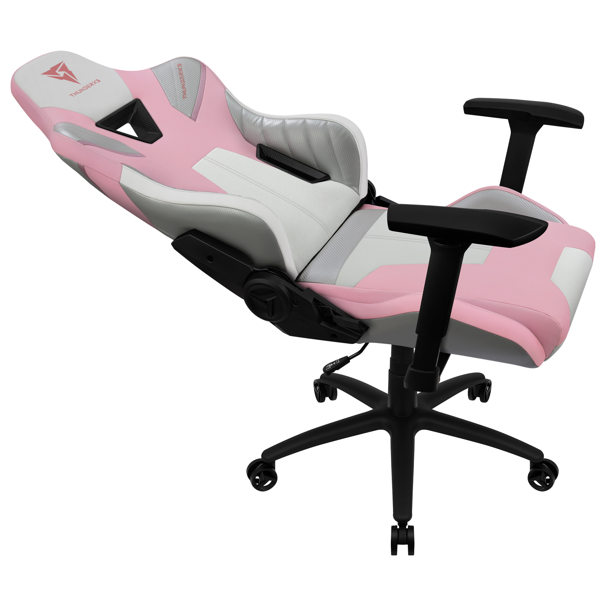Ein rosa und weißer Gaming-Stuhl mit schwarzen Armlehnen und einem schwarzen Fußkreuz mit Rollen.