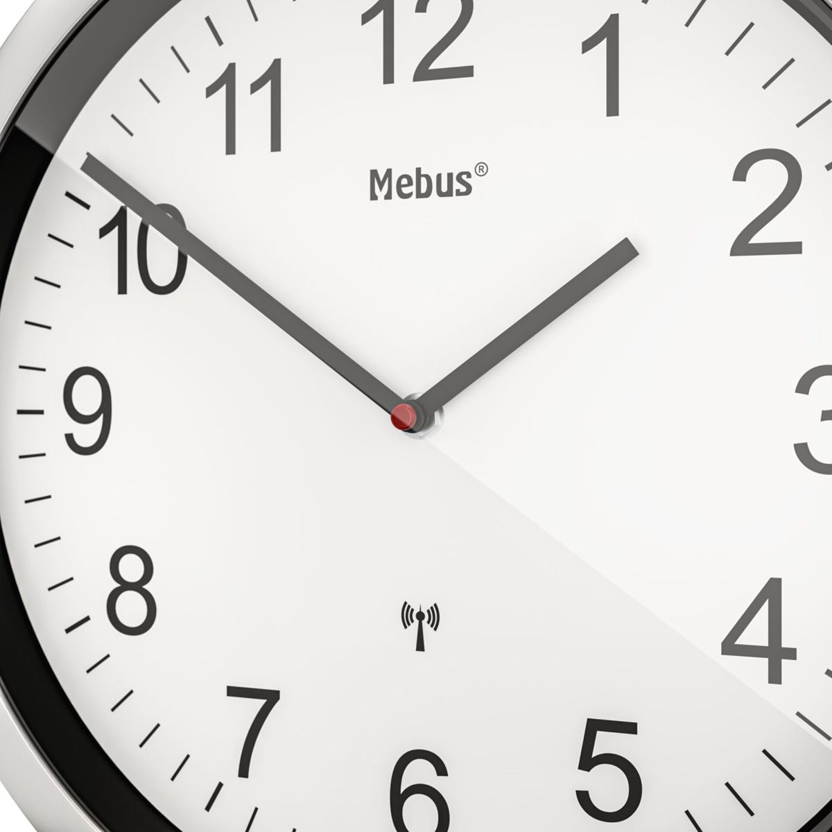 Un quadrante di orologio analogico bianco con numeri e lancette neri. Sono circa le 9:50.