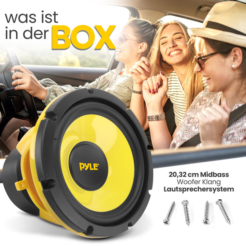Ein gelber Subwoofer in einem Auto mit drei lachenden Frauen im Hintergrund.