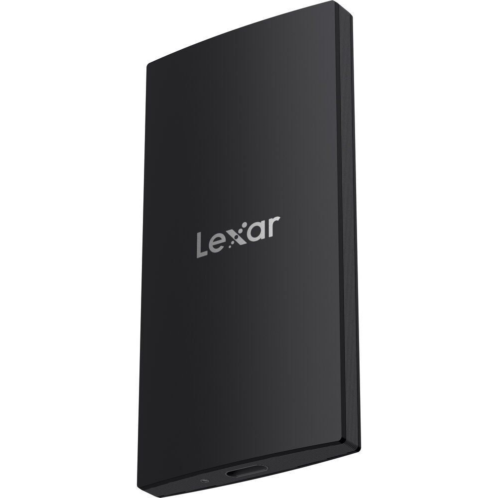 Gümüş logolu siyah Lexar harici sabit disk, beyaz arka plan üzerinde.