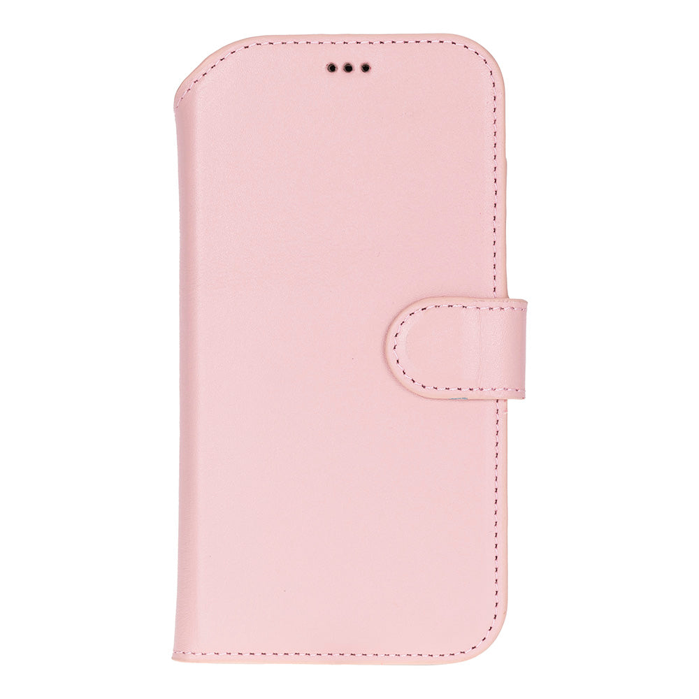 Üç üst delikli ve kapaklı açık pembe telefon kılıfı.