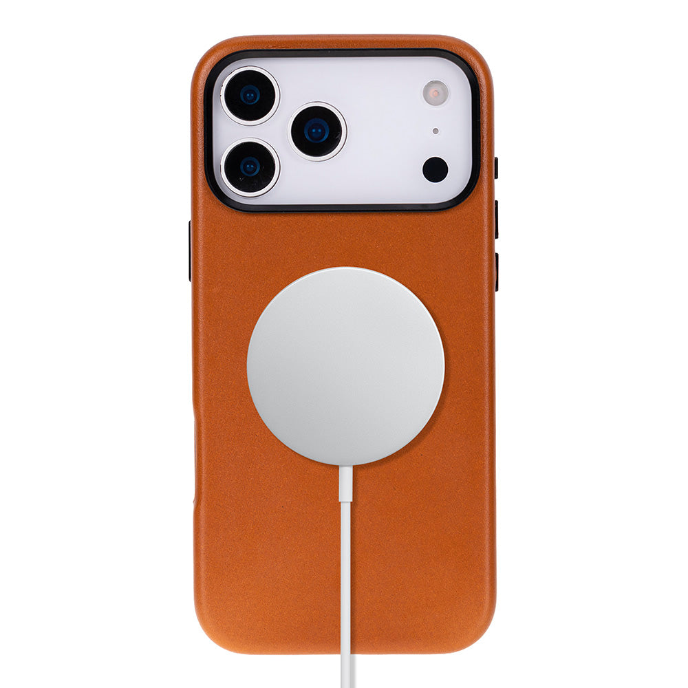 Üç kameralı, beyaz şarj halkalı turuncu telefon kılıfı.