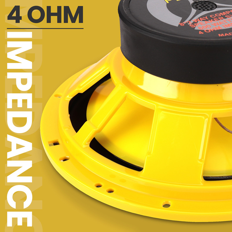 Ein gelber Lautsprecher mit der Aufschrift "4 OHM IMPEDANCE".