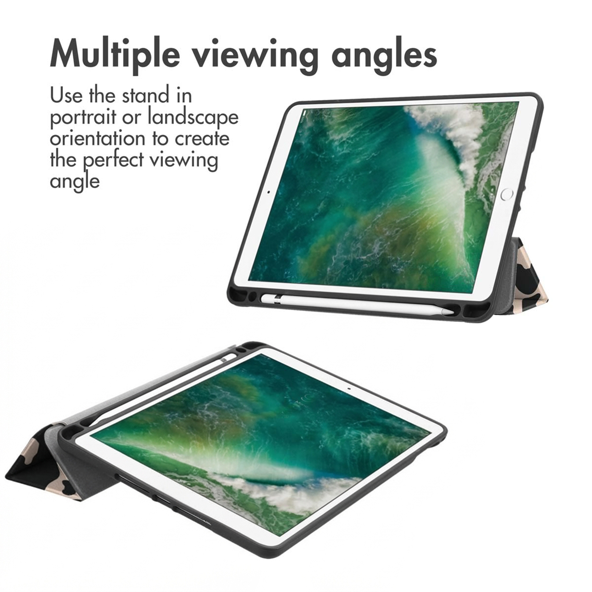 Due iPad in piedi, uno verticale, uno orizzontale, mostrano diverse angolazioni.