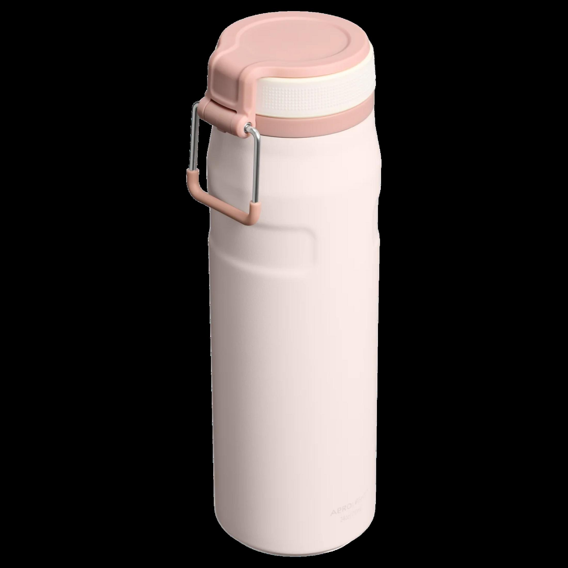 Açık, pastel pembe su şişesi, beyaz ve pembe kapaklı. Gümüş renkli sapı takılı.