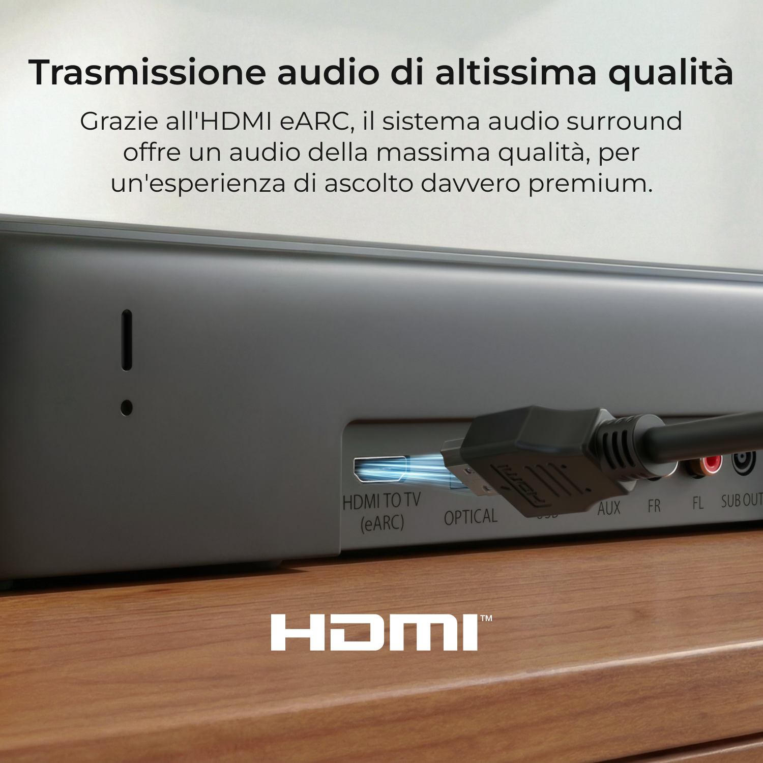 Primo piano del pannello posteriore di una soundbar con porta HDMI eARC.
