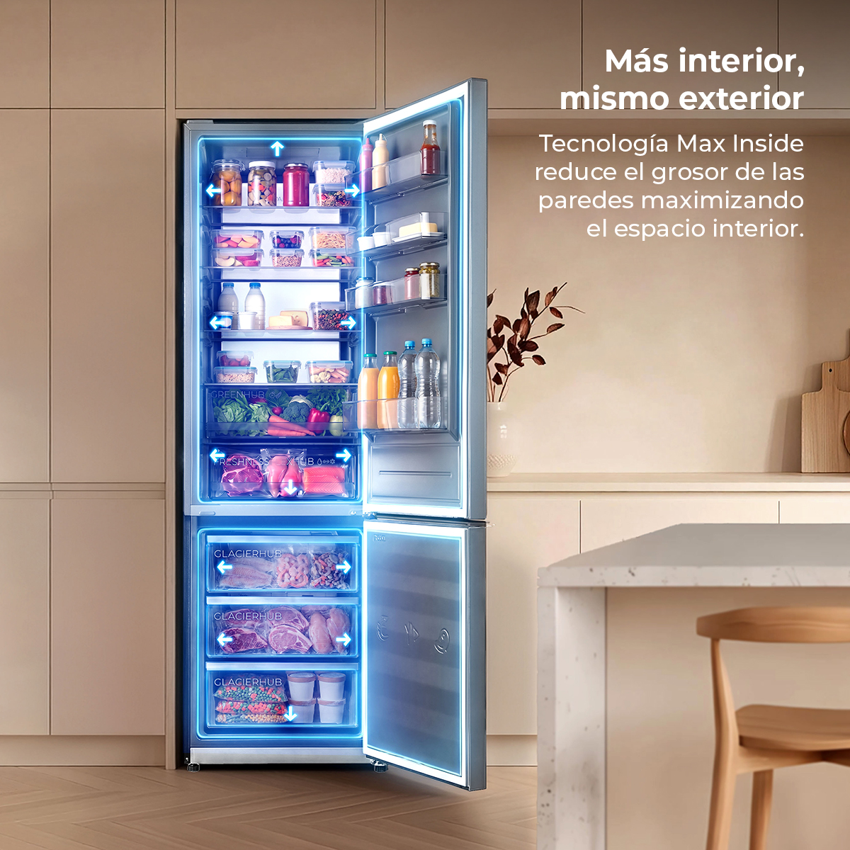 Un frigorifero aperto pieno di cibo, illuminato da luci interne blu.
