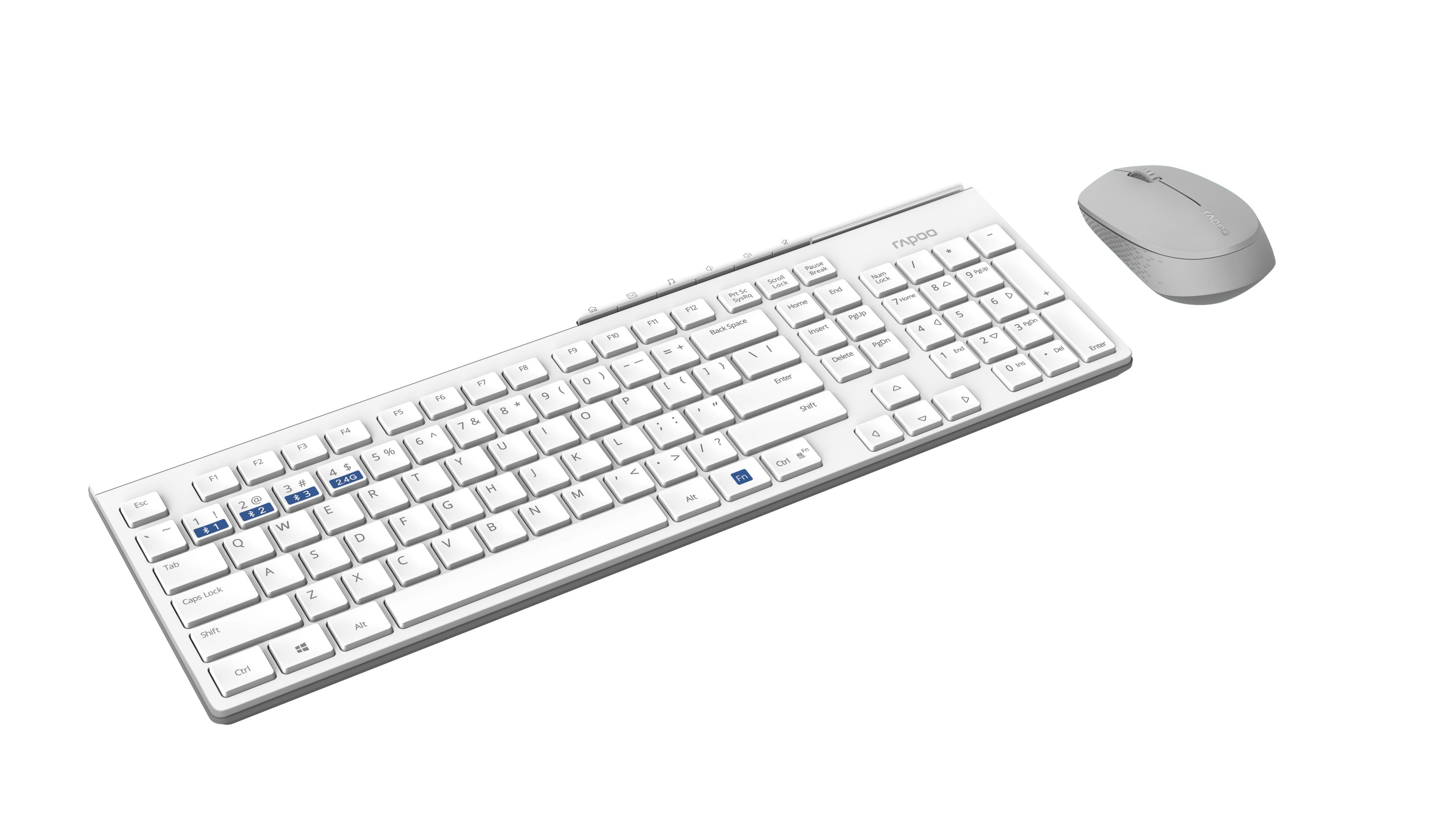 Un set di tastiera e mouse wireless bianchi è mostrato su sfondo bianco.