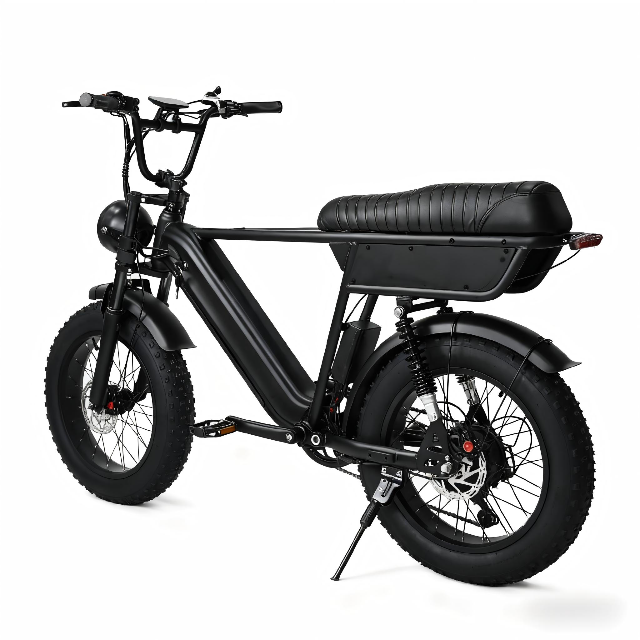 Czarny rower elektryczny typu fatbike z siedzeniem i kierownicą.