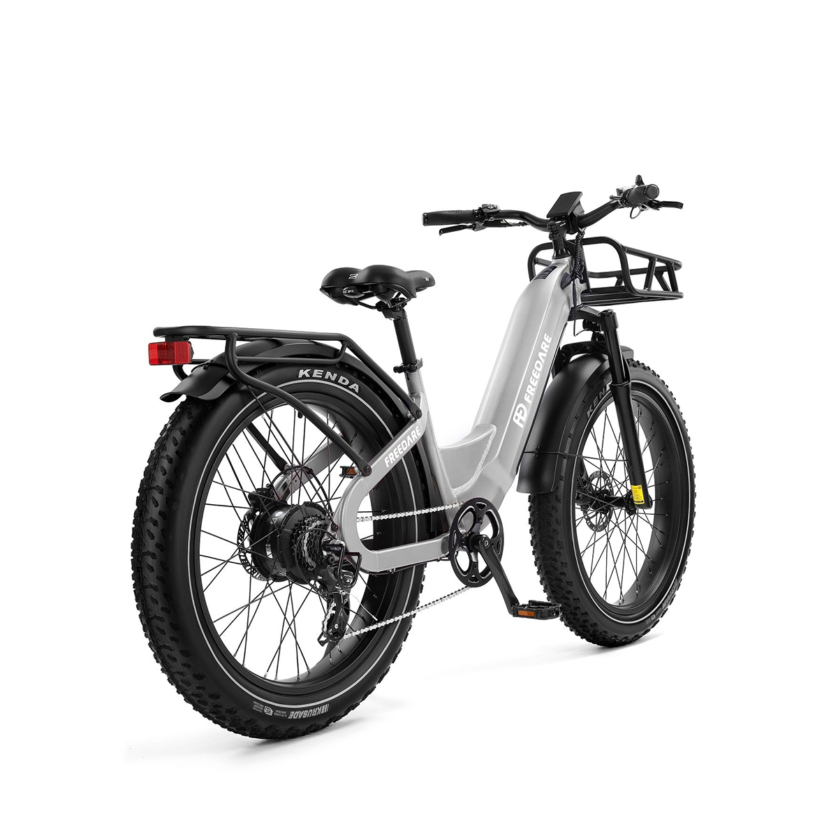 Jasnoszare e-bike z grubymi oponami oraz bagażnikami z przodu i tyłu.