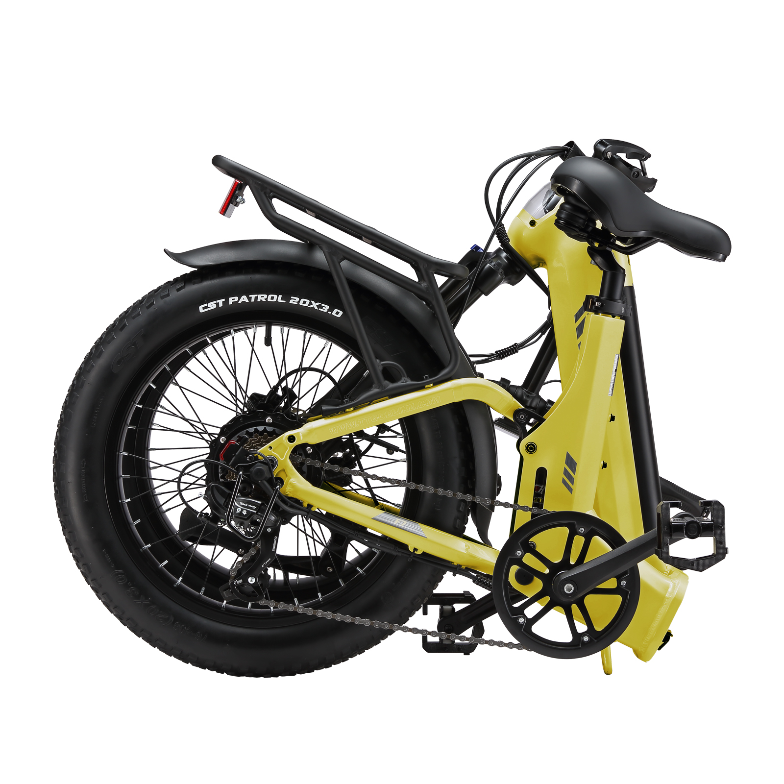 Żółty składany rower elektryczny fat bike z czarnym bagażnikiem i siedzeniem.