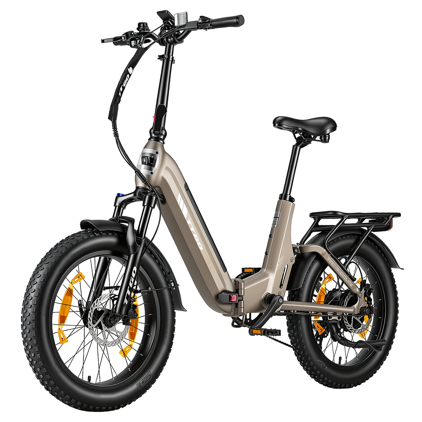 Beżowy rower elektryczny typu fat bike z hamulcami tarczowymi i bagażnikiem.