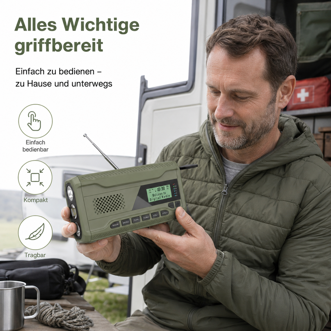 Mann hält grüne Multifunktions-Radio mit Taschenlampe. Draußen auf Tisch.