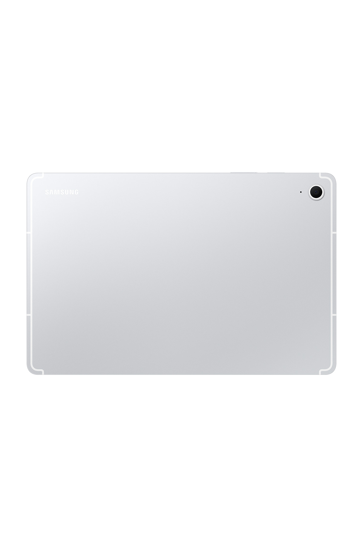 Sağ üstte kamera lensi bulunan gümüş renkli Samsung tabletin arkası.