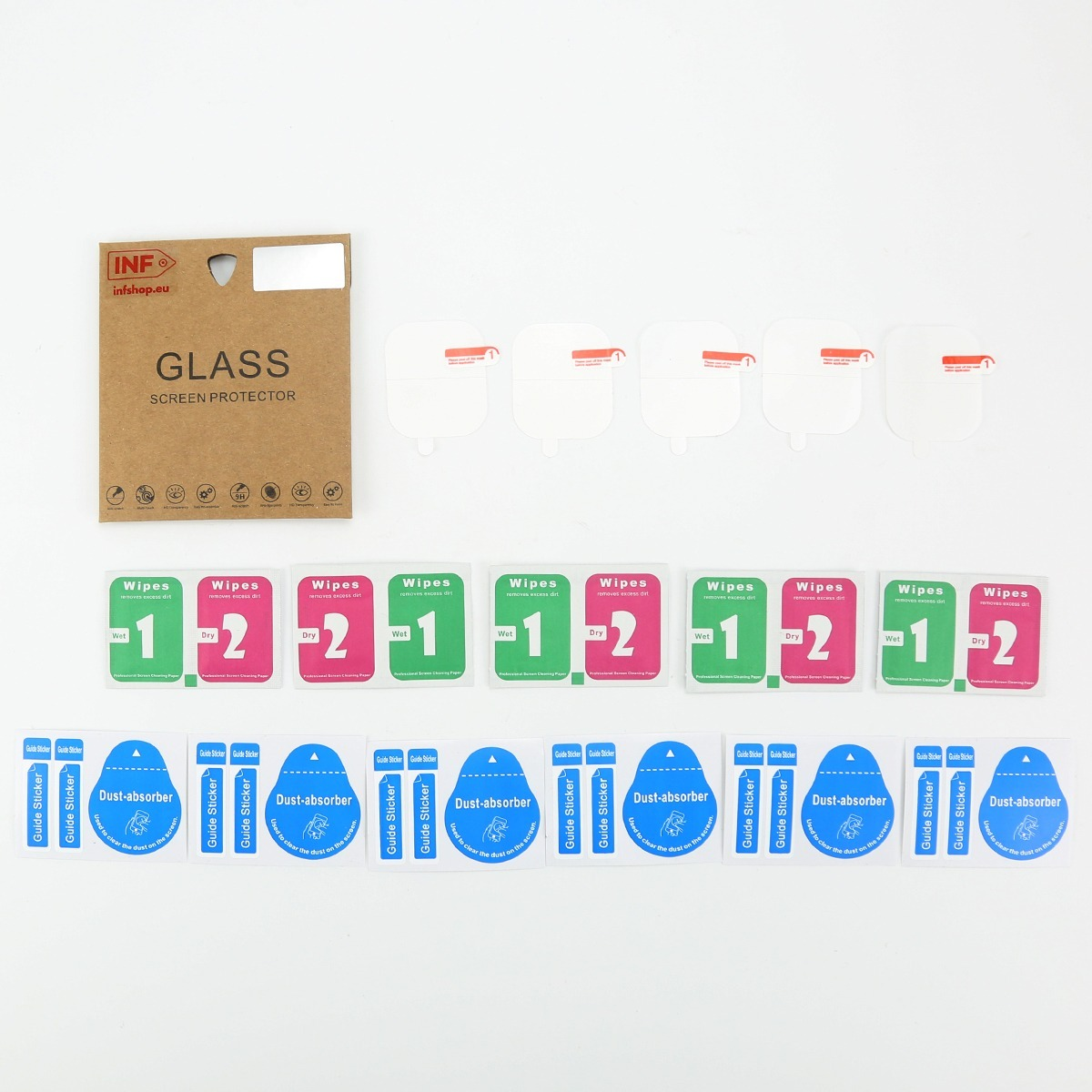 Auf weißem Hintergrund liegen Glas-Displayschutzfolien, Wisch-Sets und Staubentferner.