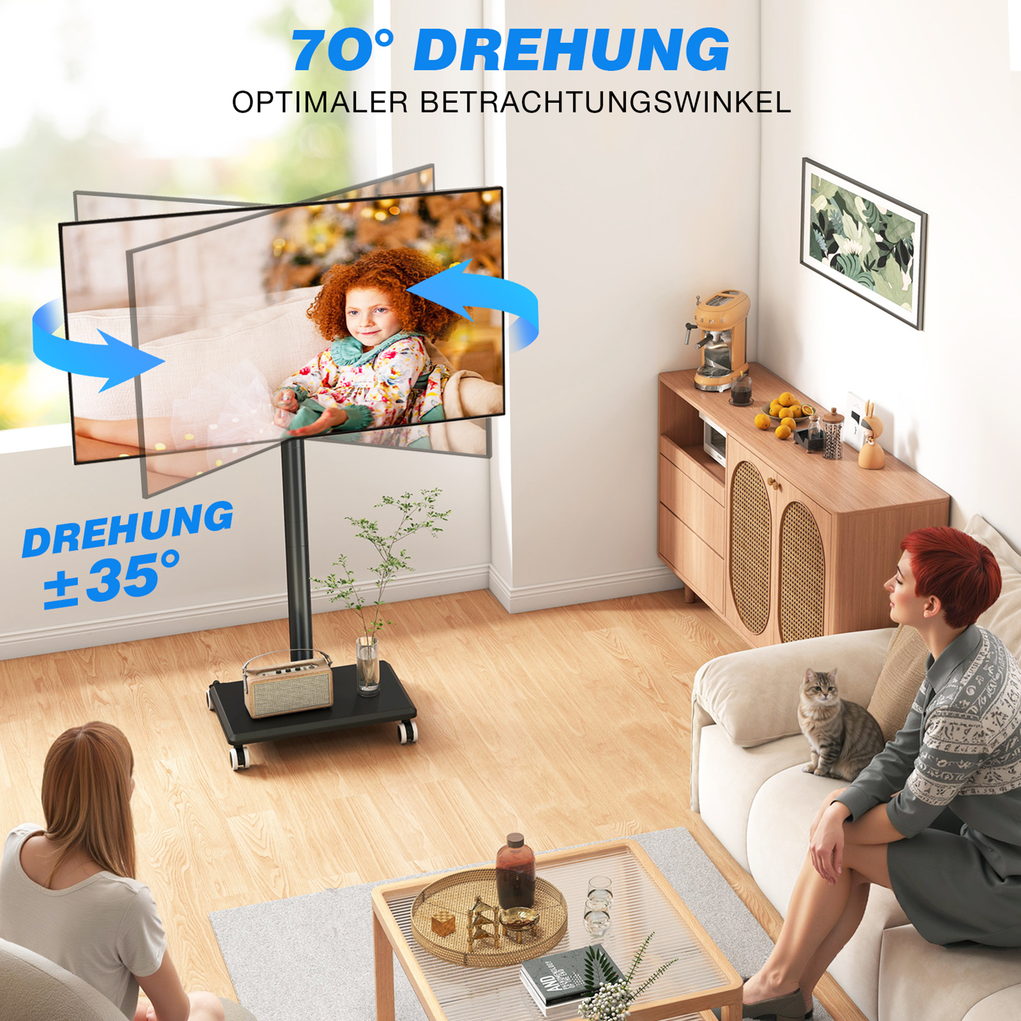 Ein Wohnzimmer mit einem drehbaren TV-Ständer, zwei Frauen und einer Katze.
