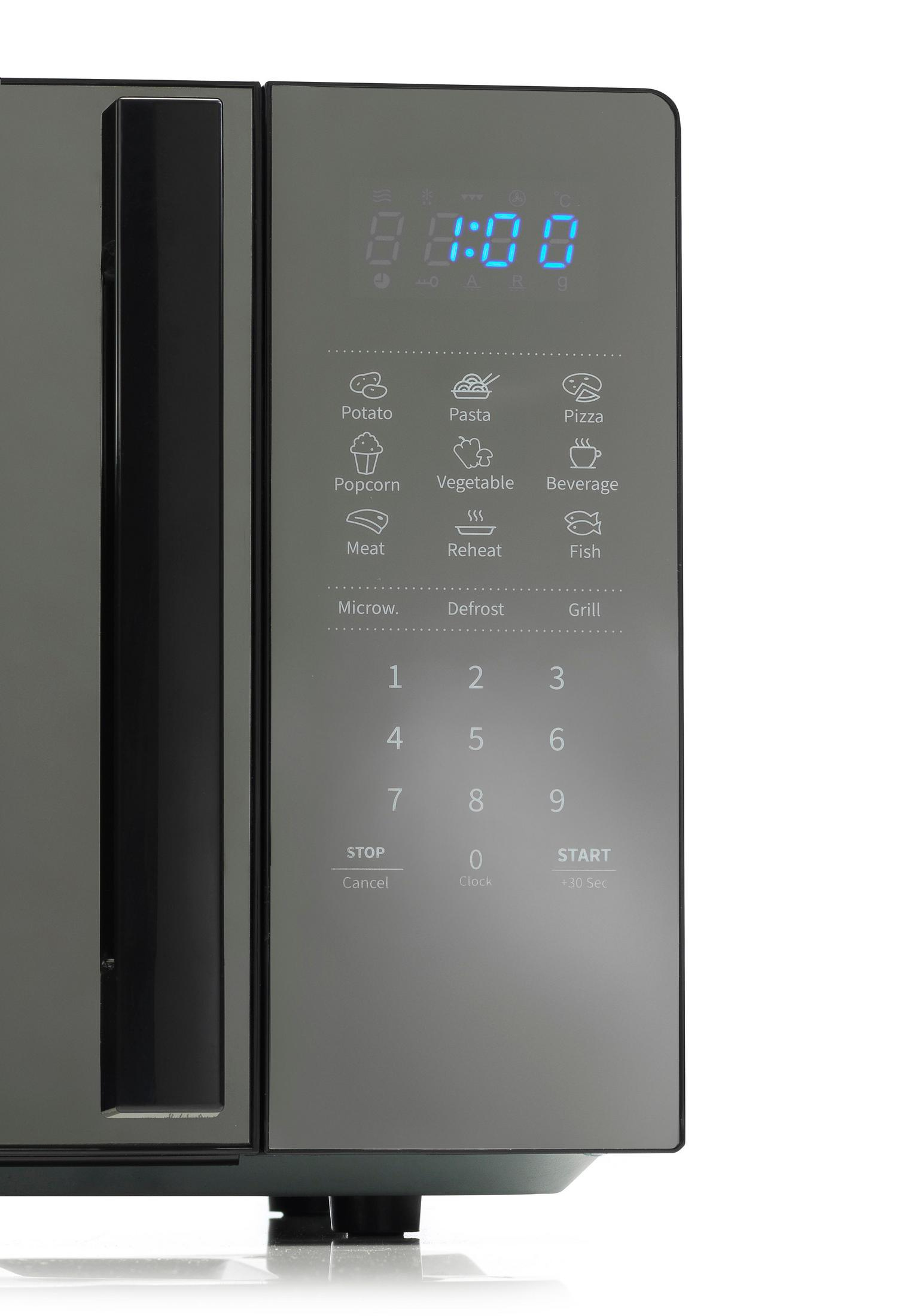 Un panel de control de microondas gris con pantalla digital y botones.