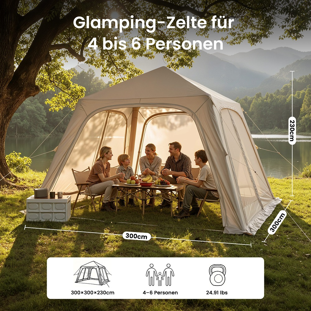 Eine Familie sitzt in einem großen, hellen Zelt am See und isst.