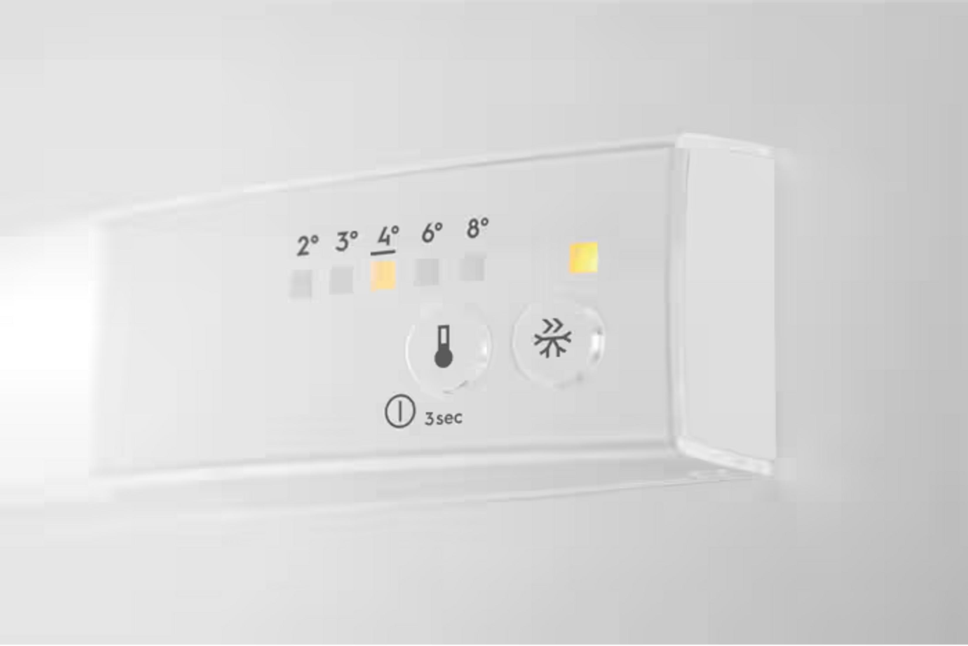 Pannello di controllo frigorifero con display temperatura 2-8°C.