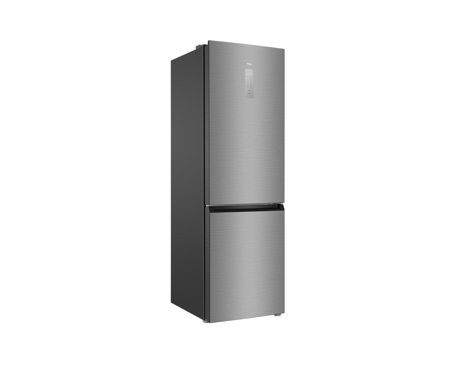 Un moderno frigorifero argento a due porte con display touchscreen.