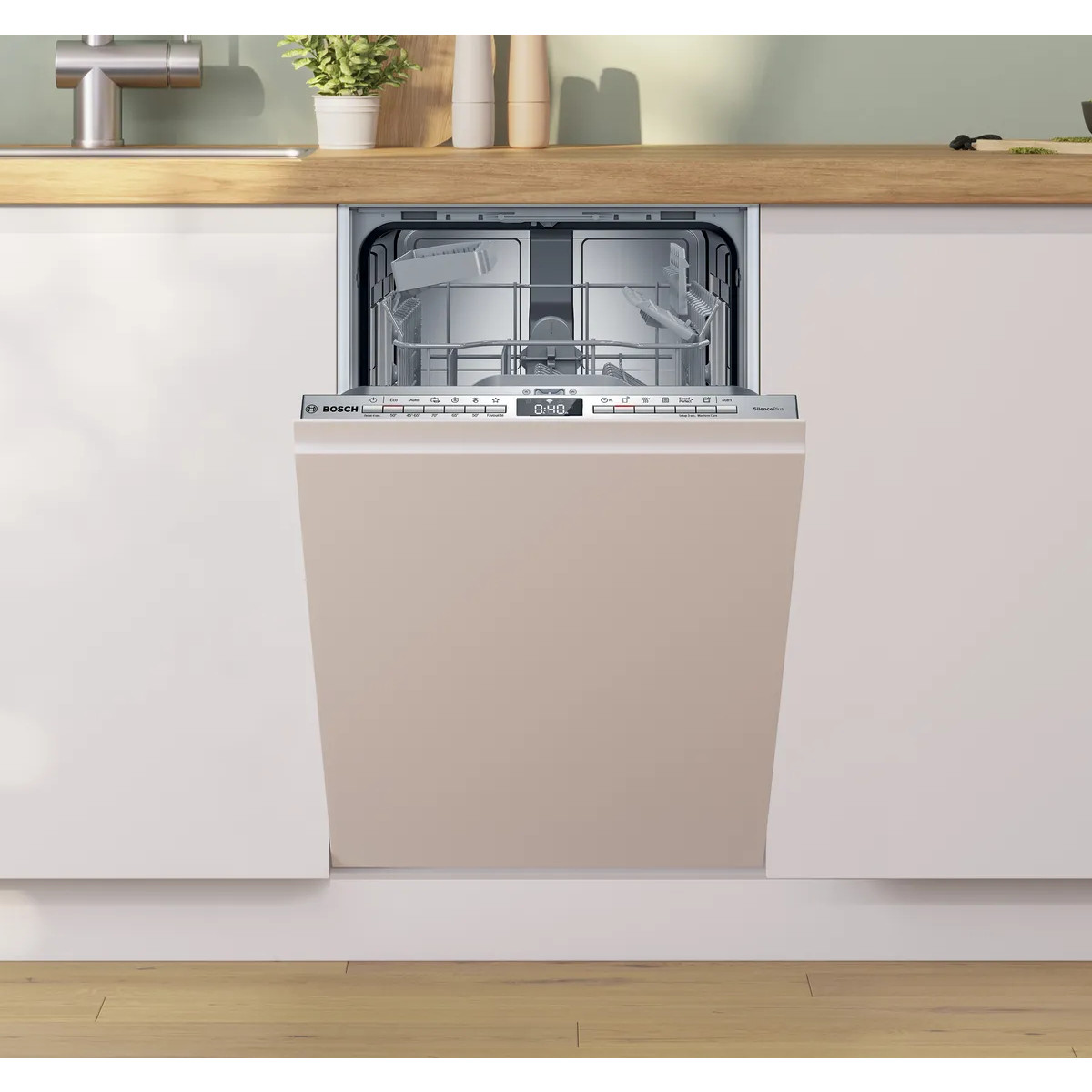 Una lavastoviglie aperta con pannello frontale beige in una cucina moderna.