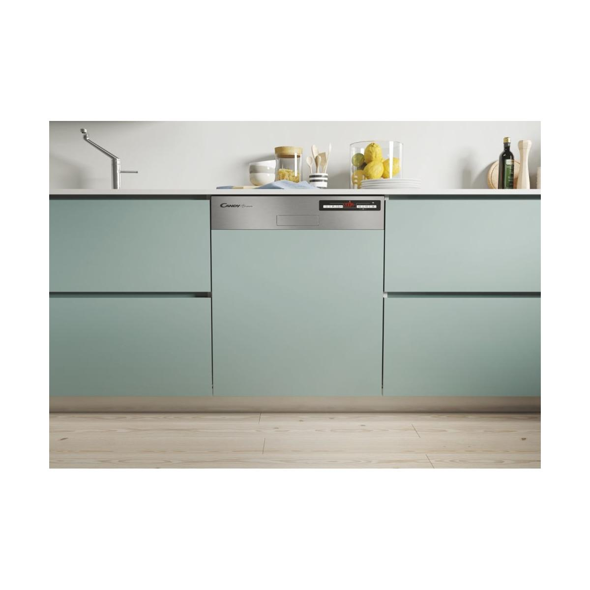 Una base per mobile da cucina moderna con lavastoviglie integrata e decorazioni.