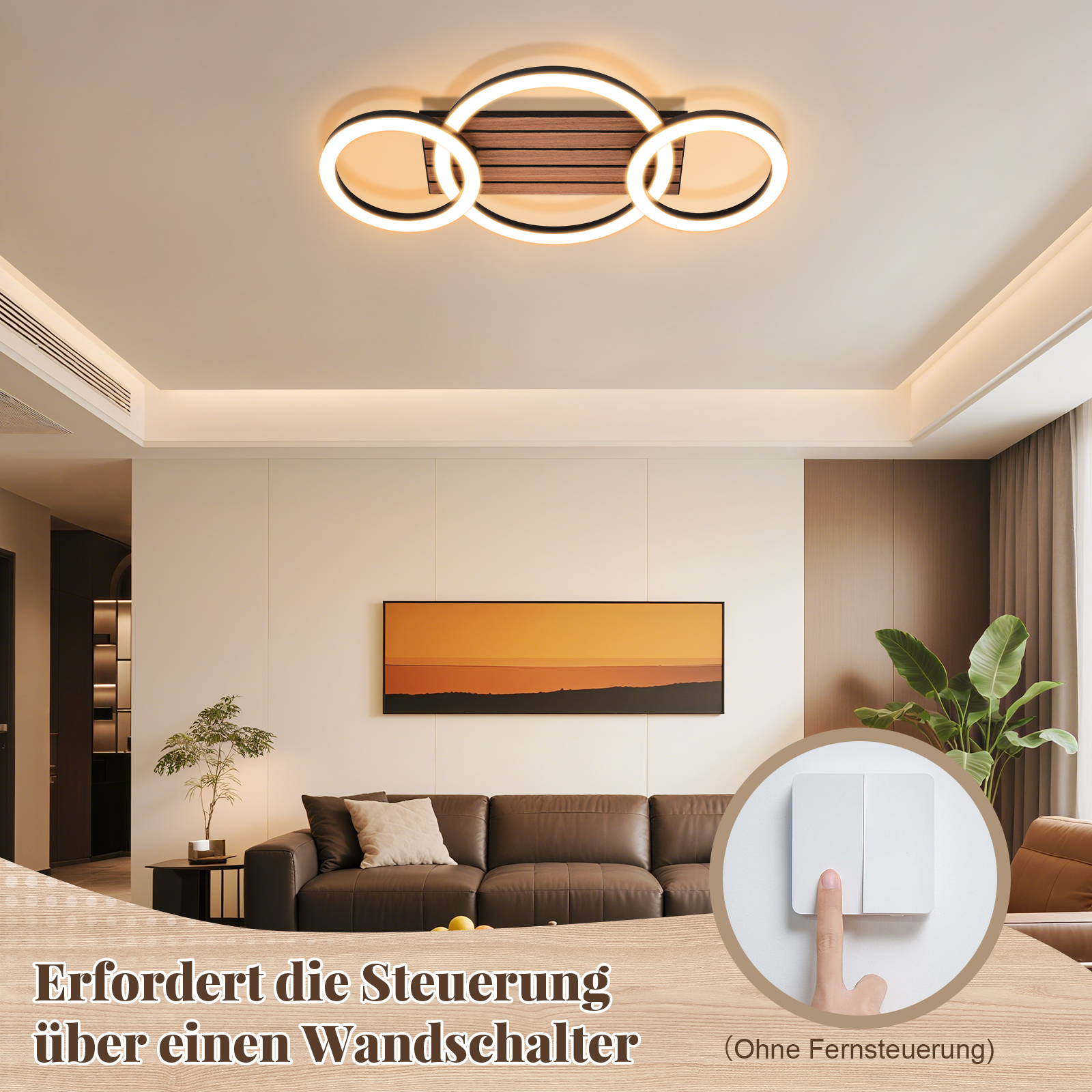 Moderne Deckenleuchte mit drei Ringen über einem braunen Ledersofa.
