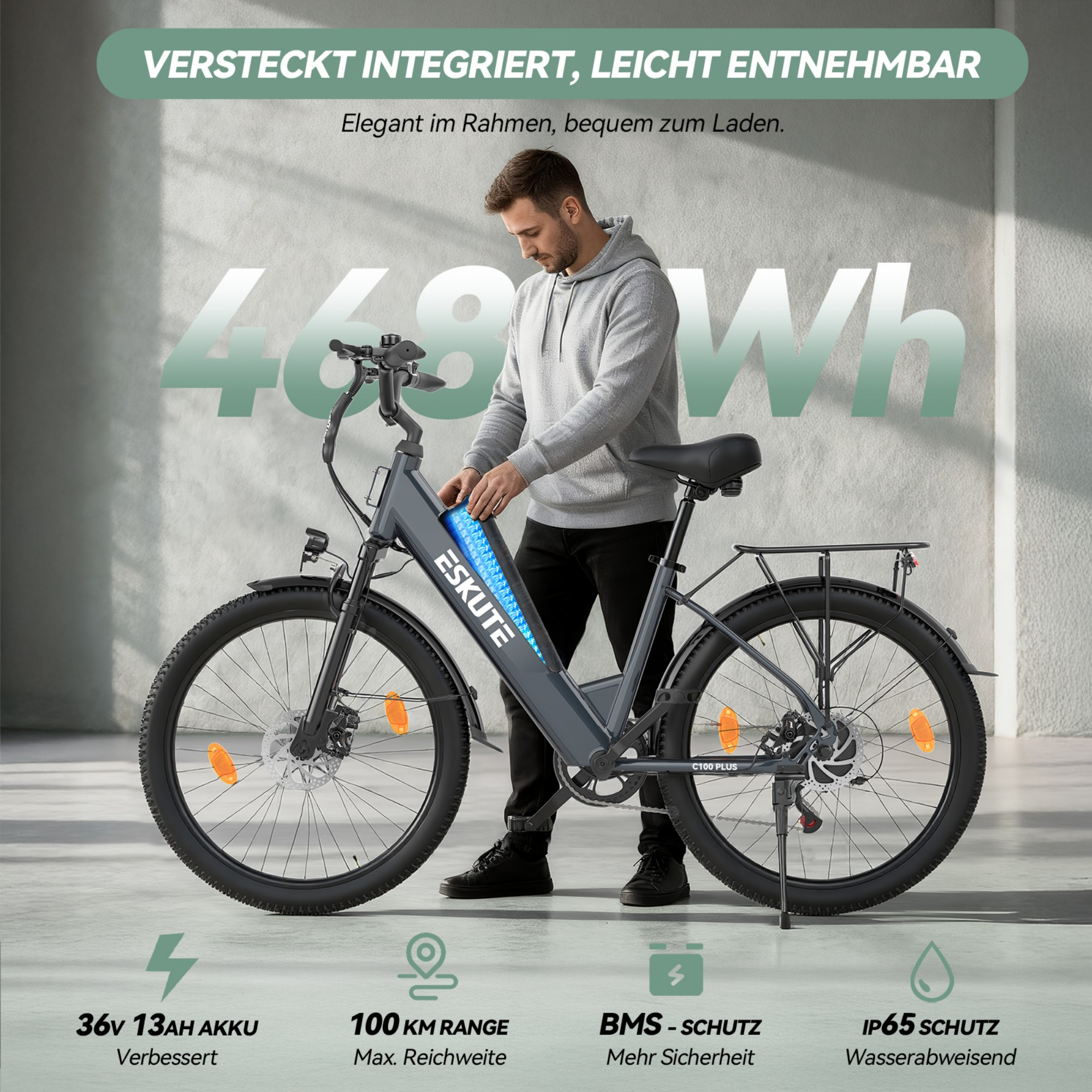 Mężczyzna wyjmuje baterię z szarego roweru elektrycznego Eskute. Duże '468Wh' w tle.