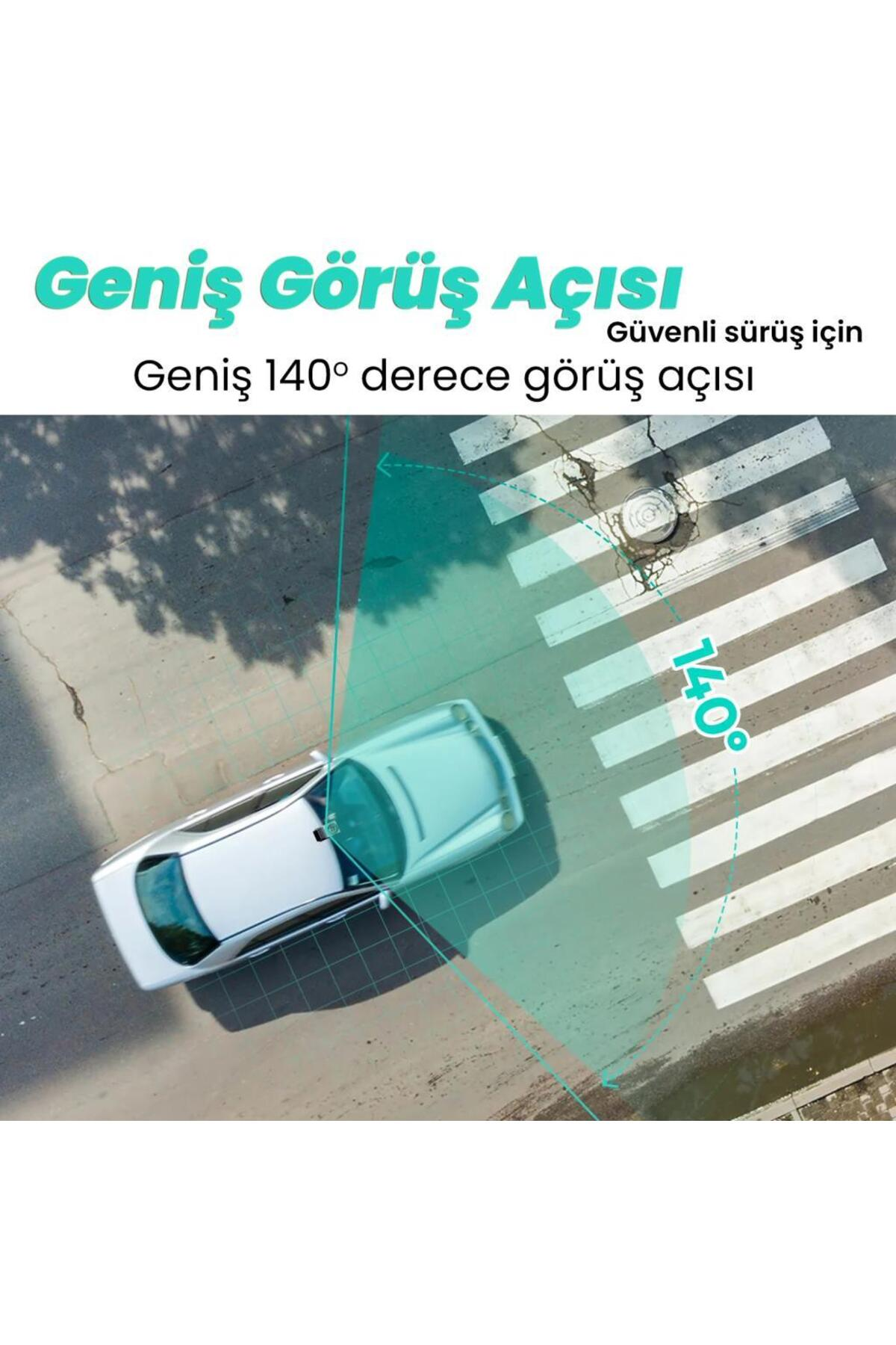 Beyaz araba, 140 derecelik görüş alanını gösteren bir yaya geçidine yaklaşıyor.