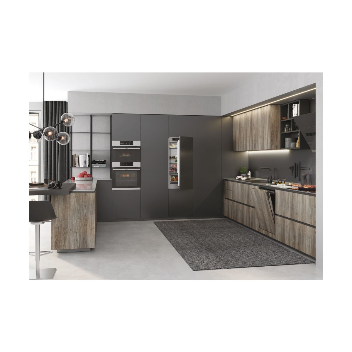 Cucina moderna con mobili scuri, dettagli in legno, elettrodomestici e tappeto.