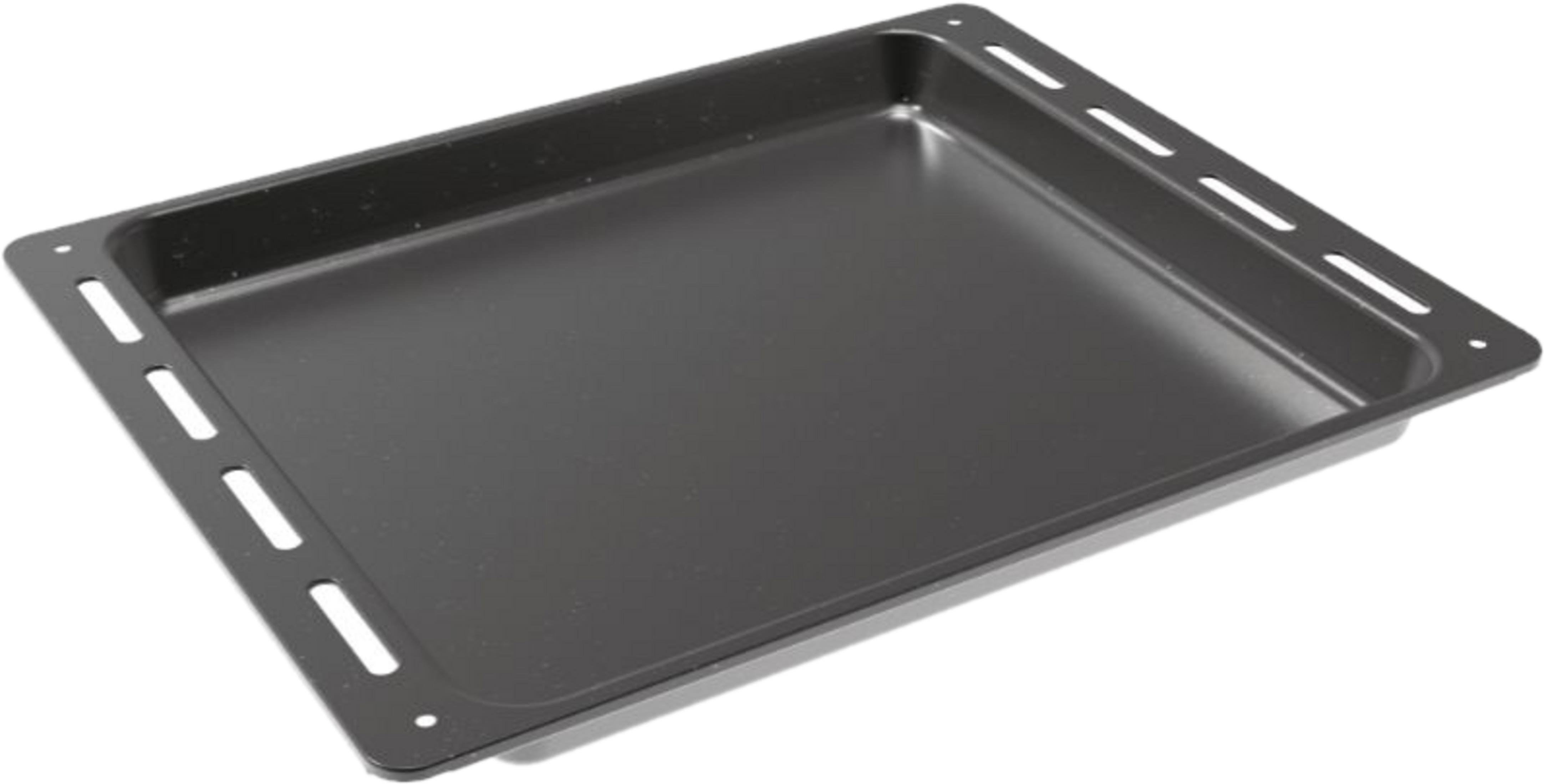 Una bandeja de horno rectangular oscura con bordes elevados y ranuras.
