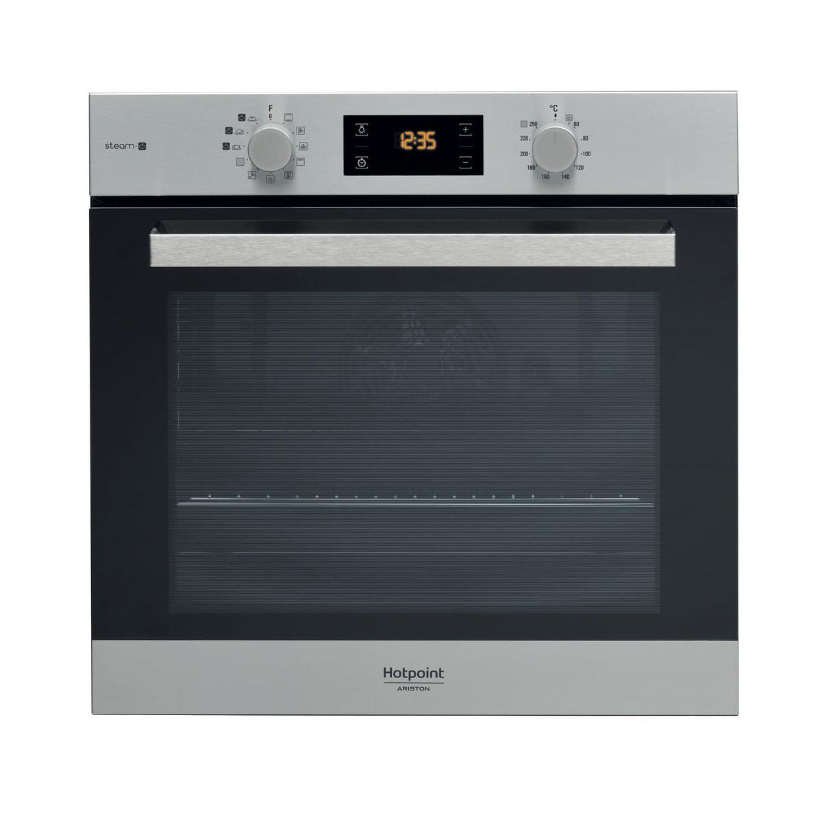 Un forno Hotpoint argentato con porta in vetro nero e display digitale che mostra 12:35.