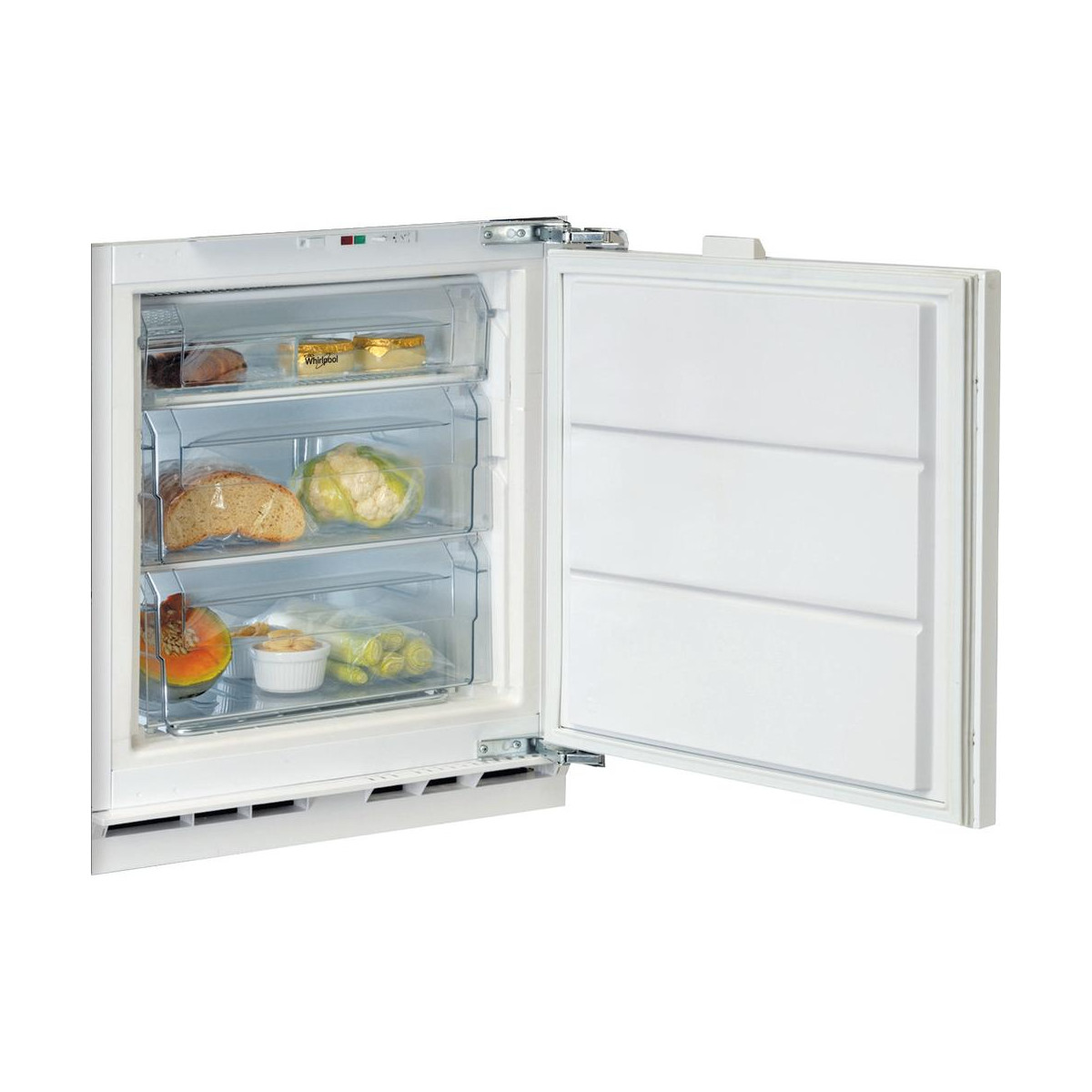 Un frigorifero bianco con porta aperta, fornito di alimenti come pane, cavolfiore e zucca.