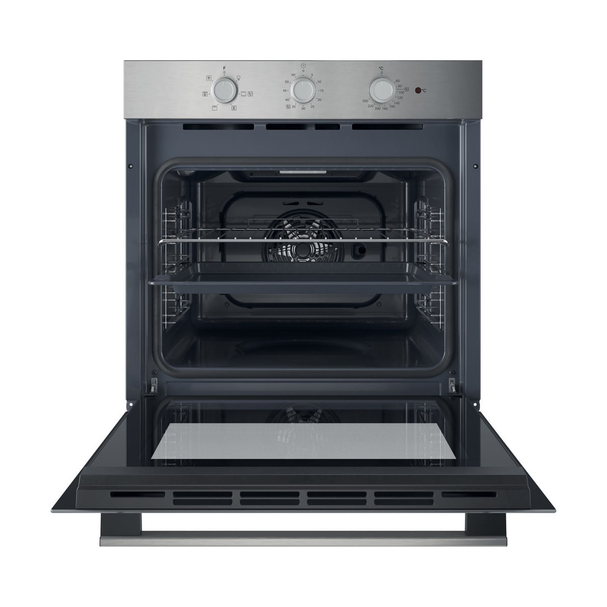 Un forno da incasso moderno con porta aperta, cassa metallica e manopole.