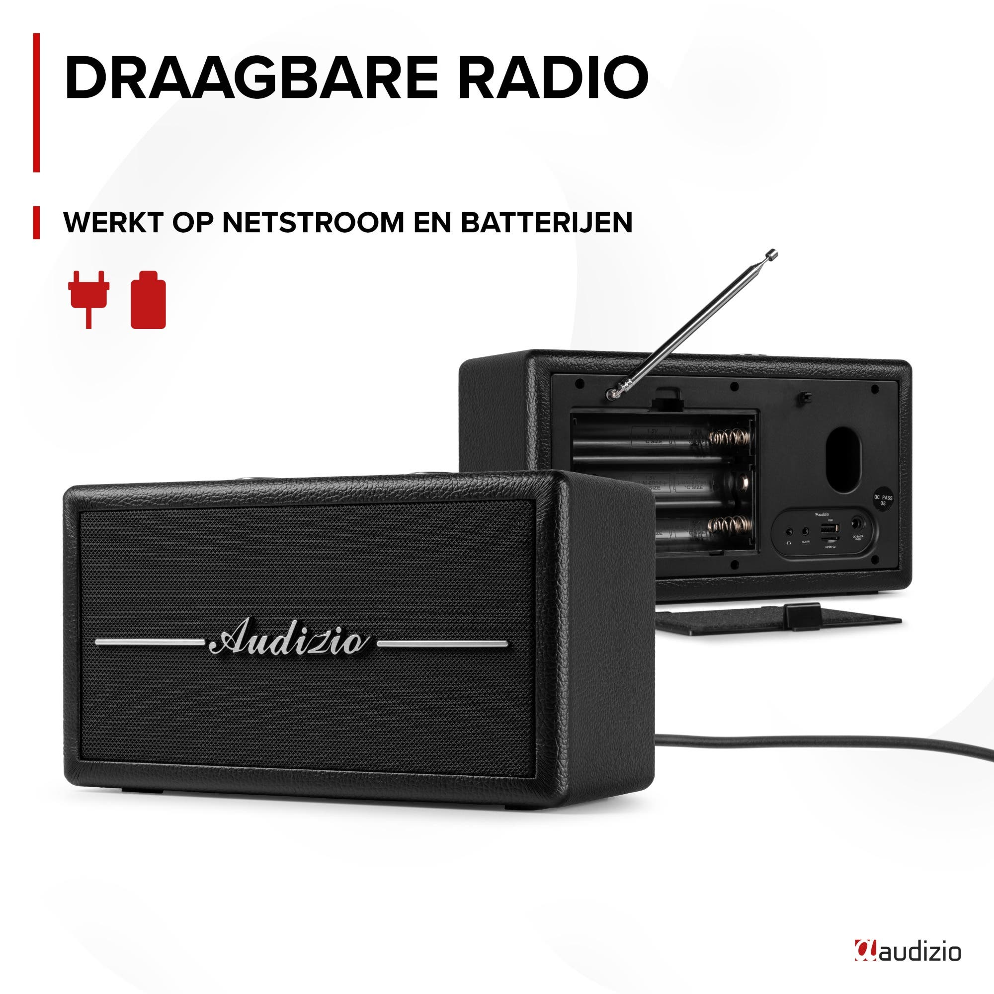 Radio portátil negro con antena extendida y compartimento de batería abierto.
