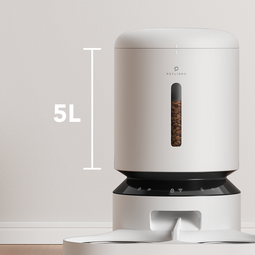 Un distributore automatico bianco da 5L con indicatore di livello del cibo.
