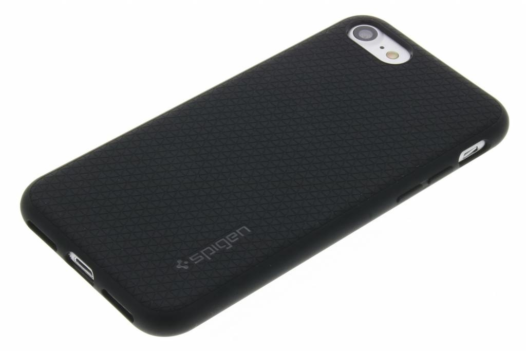 Una cover nera Spigen con motivo geometrico testurizzato su sfondo bianco.