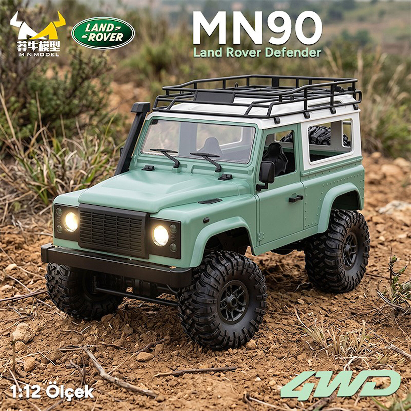 Siyah portbagajlı yeşil uzaktan kumandalı Land Rover Defender model.