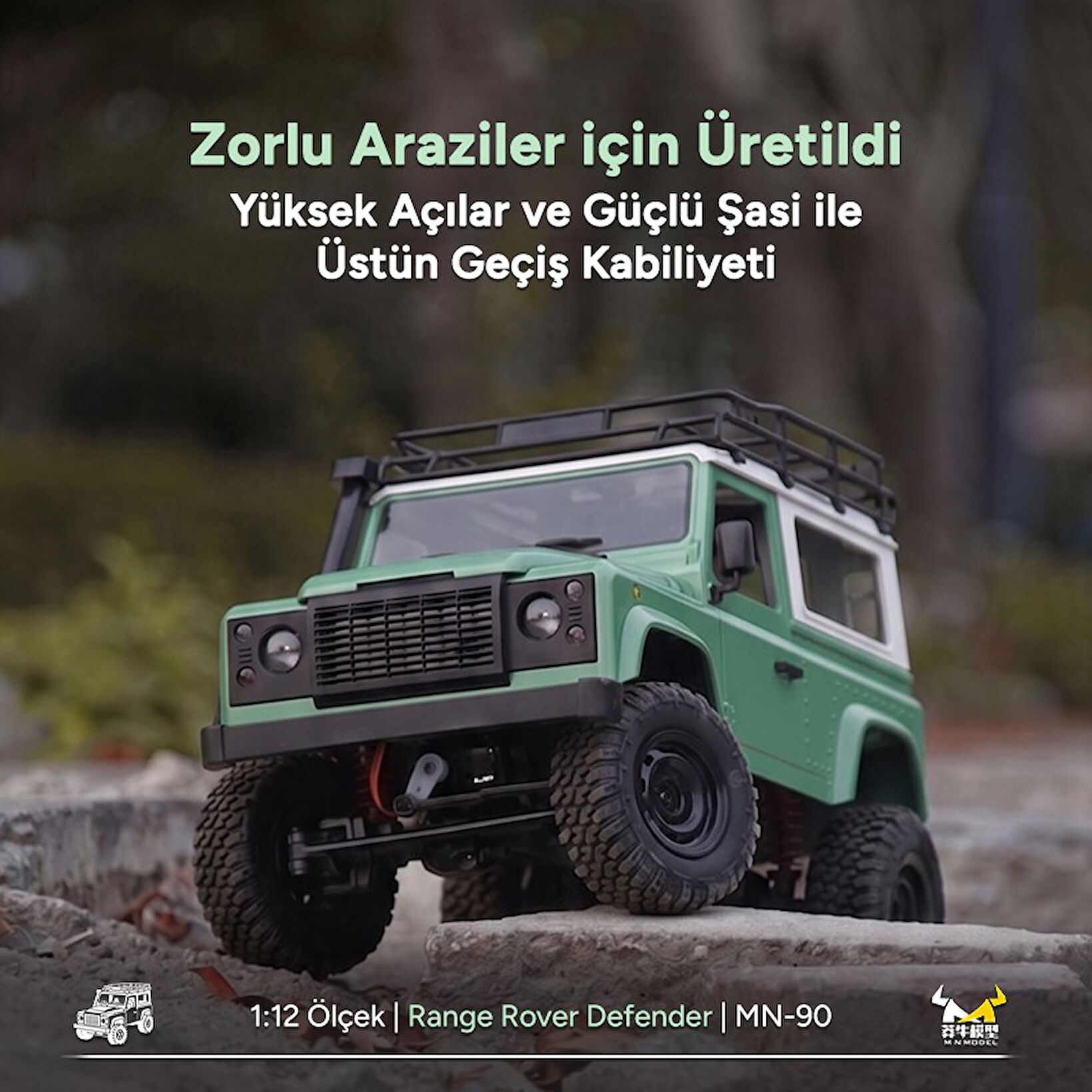Tavan bagajlı yeşil, uzaktan kumandalı Range Rover Defender, kayaların üzerinde ilerliyor.