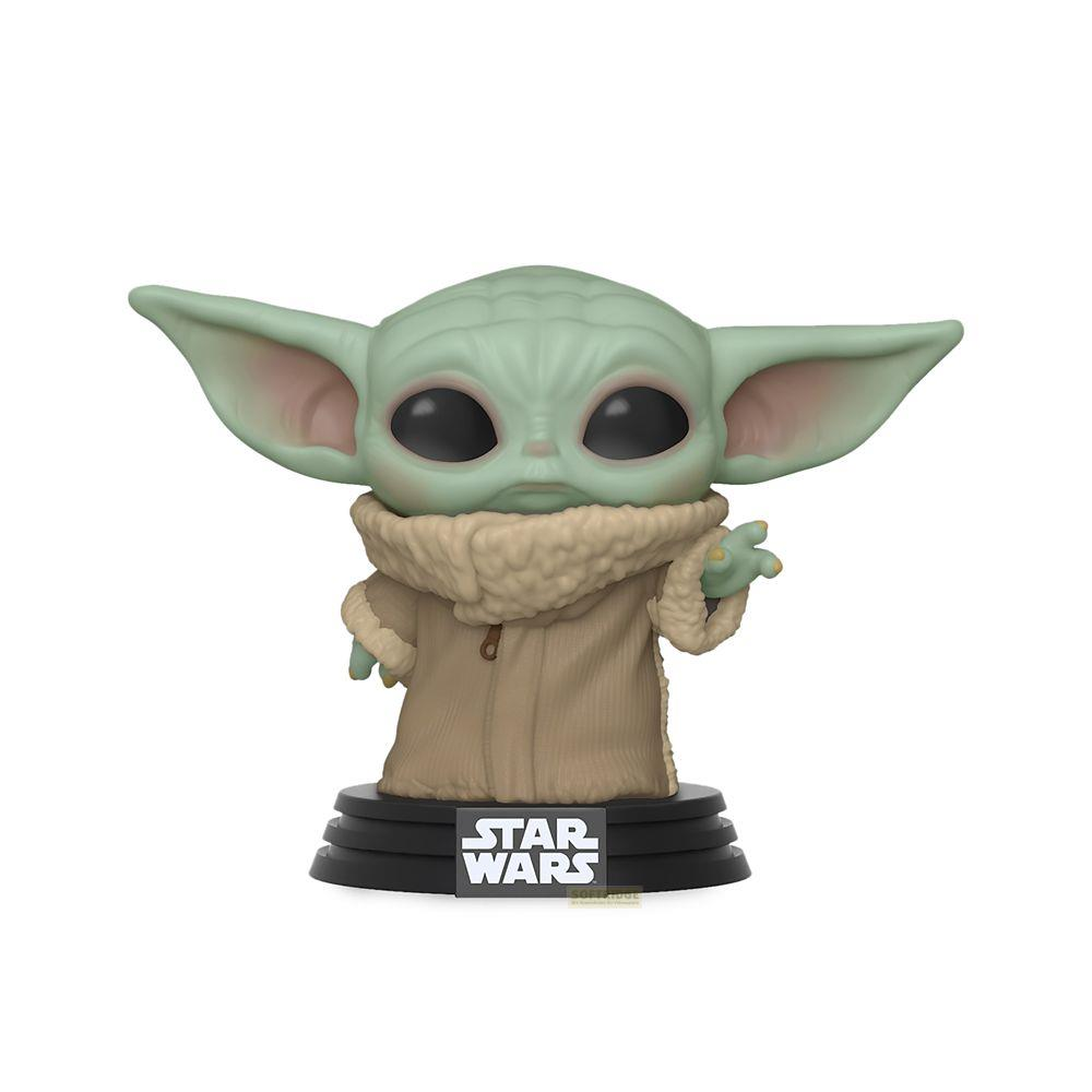 Statua di Baby Yoda stile Star Wars con cappotto marrone e colletto.