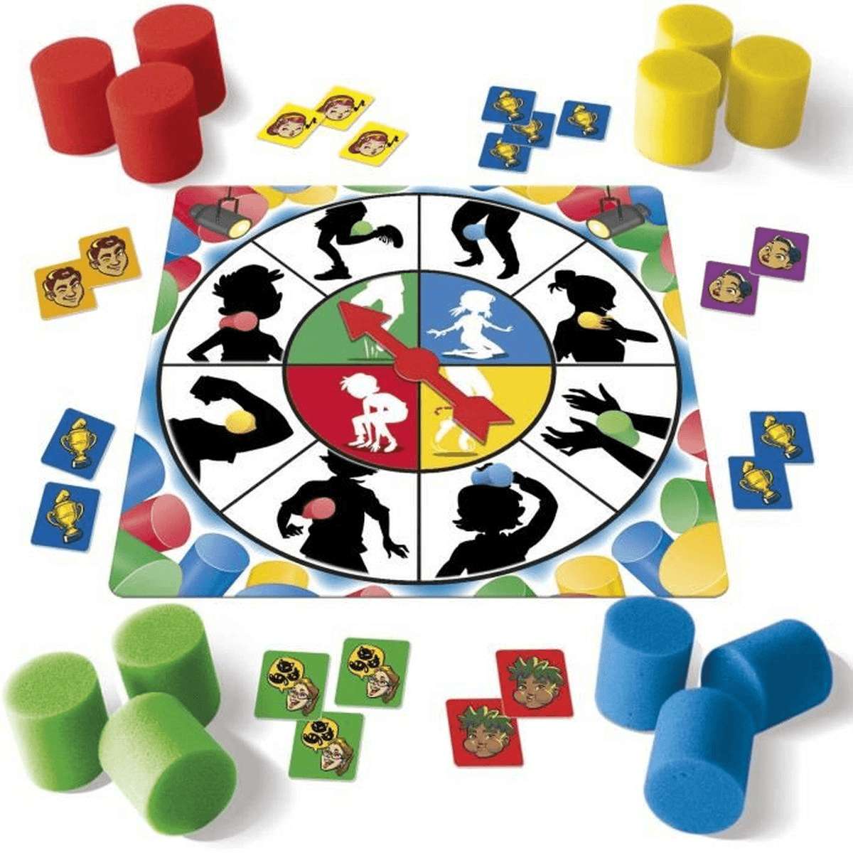 Un tablero de juego con una ruleta, fichas y cartas sobre fondo blanco.