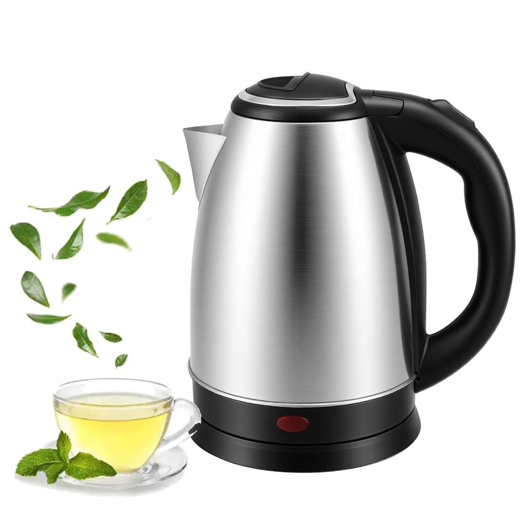 Ein silberner Wasserkocher mit schwarzem Griff und eine Tasse Tee mit Minze.