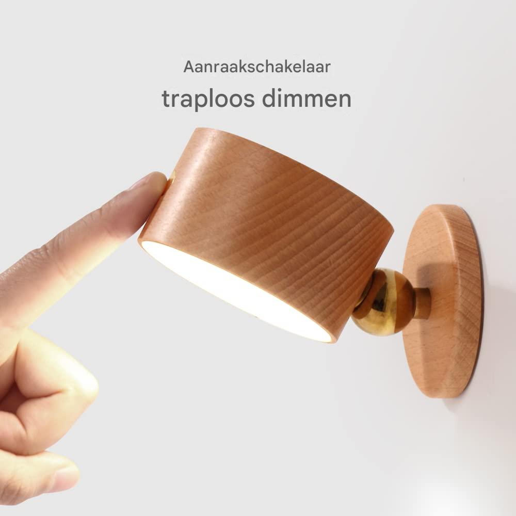 Holzleuchte mit Fingerbedienung und stufenloser Dimmfunktion an Wand.