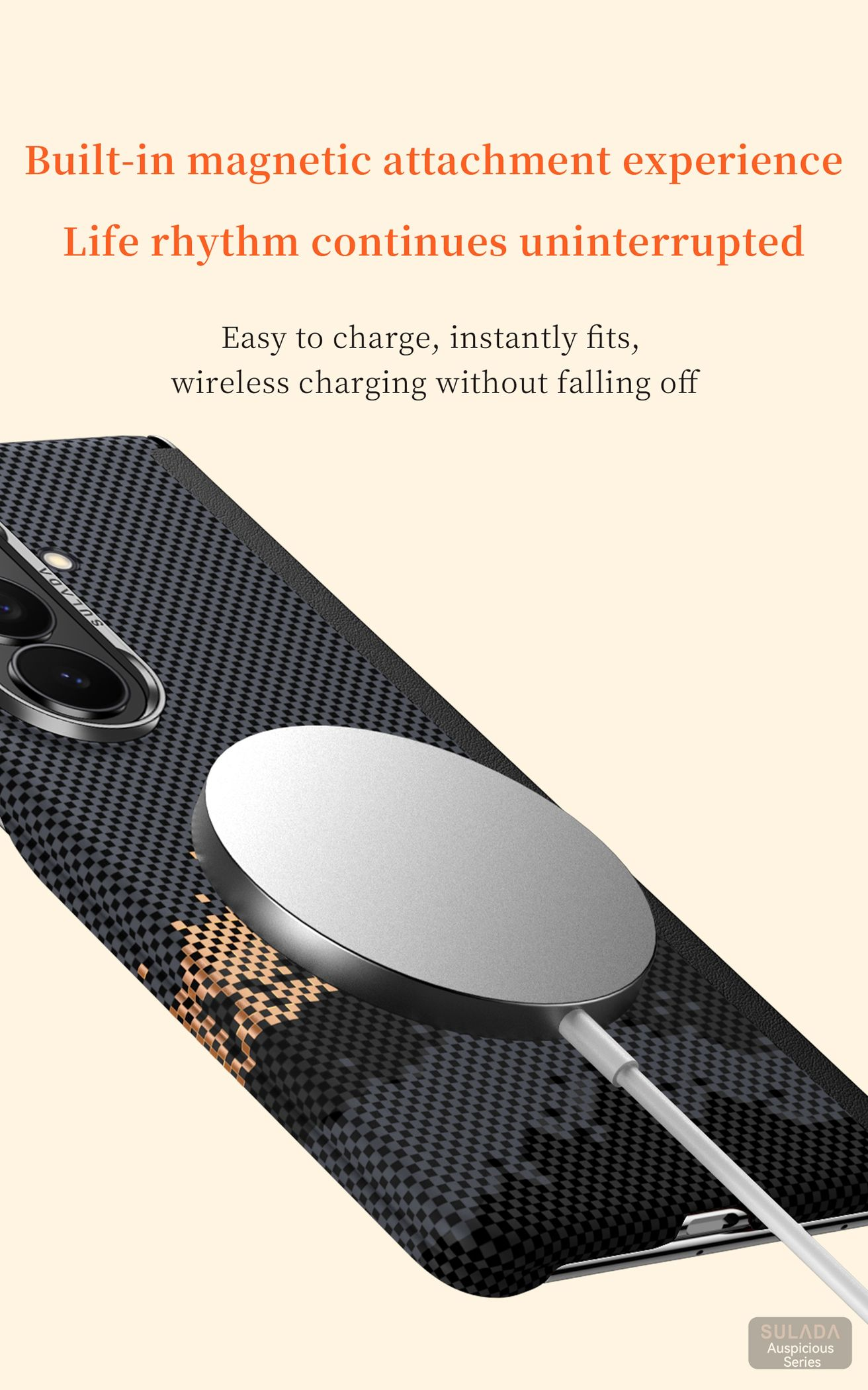 Ein silbernes Ladekabel ist an einem Smartphone befestigt, das mit einer Magnetladung verbunden ist.