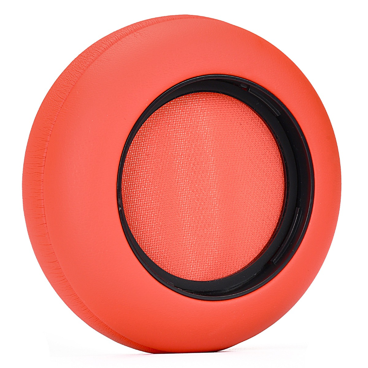 Ein orangefarbener Kopfhörer-Ohrpolster mit schwarzem Gitter und schwarzem Ring.