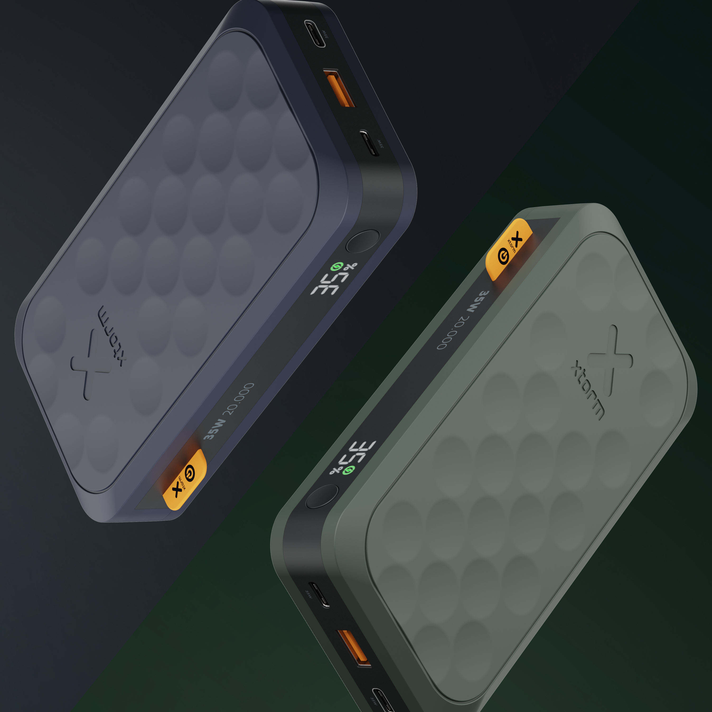 Zwei Xtorm Powerbanks in Dunkelblau und Olivgrün mit Wabenmuster.
