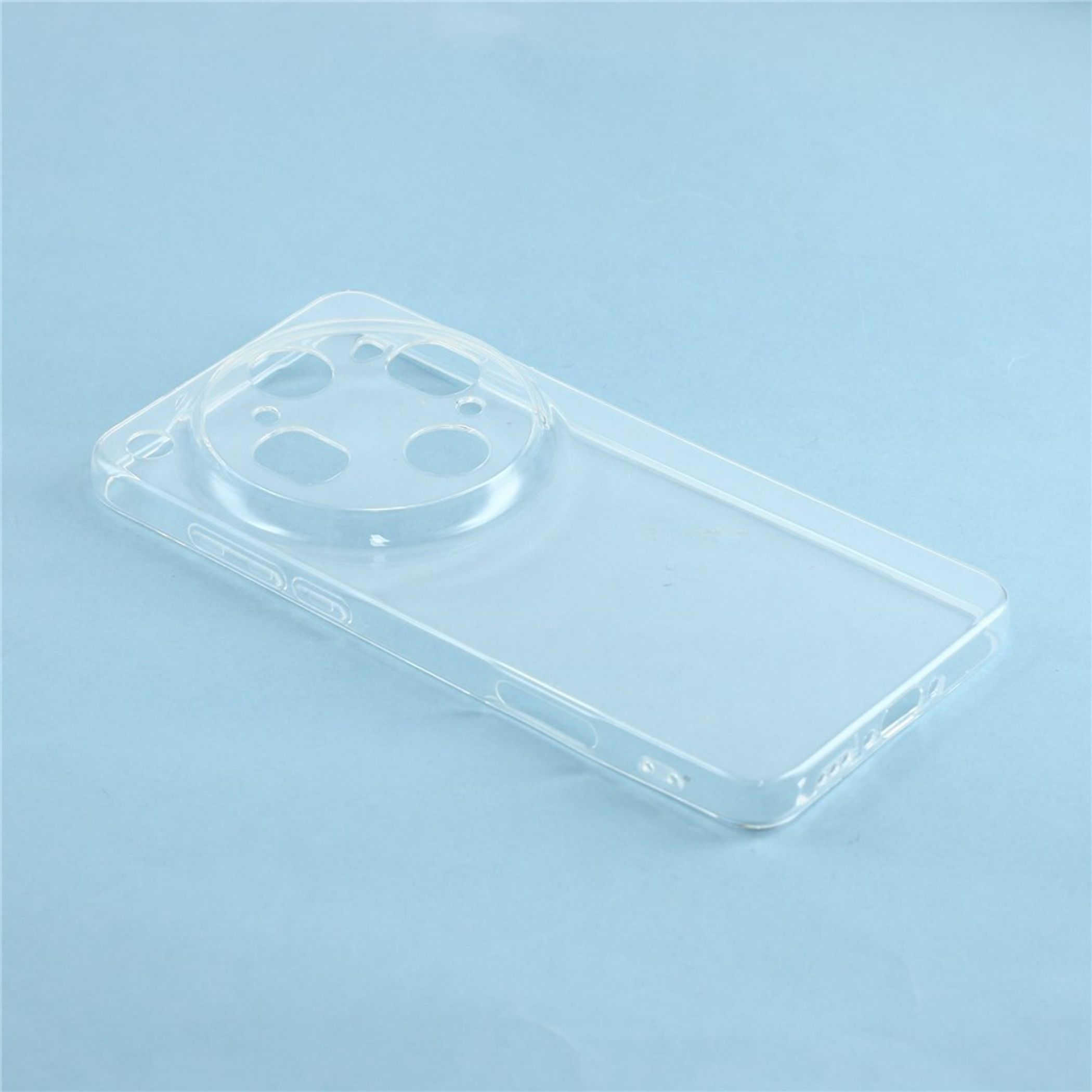 Transparente Handyhülle mit Aussparungen für Kamera und Knöpfe auf blauem Hintergrund.